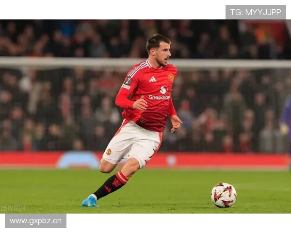 曼联进攻组织混乱问题逐步反映,关键战能力受到检验 曼联进攻组织混乱问题逐步反映,关键战能力受到检验